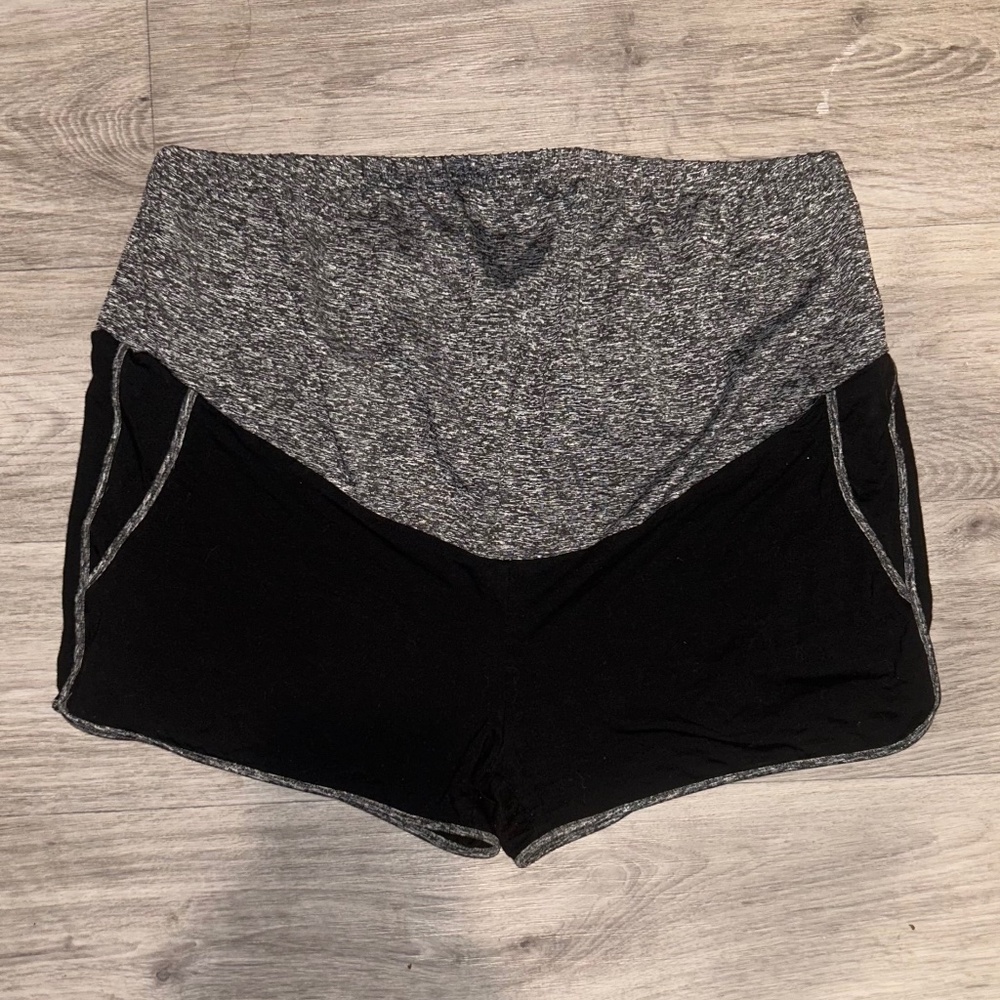 Women’s Used Maternity Stretchy Shorts Size XXL